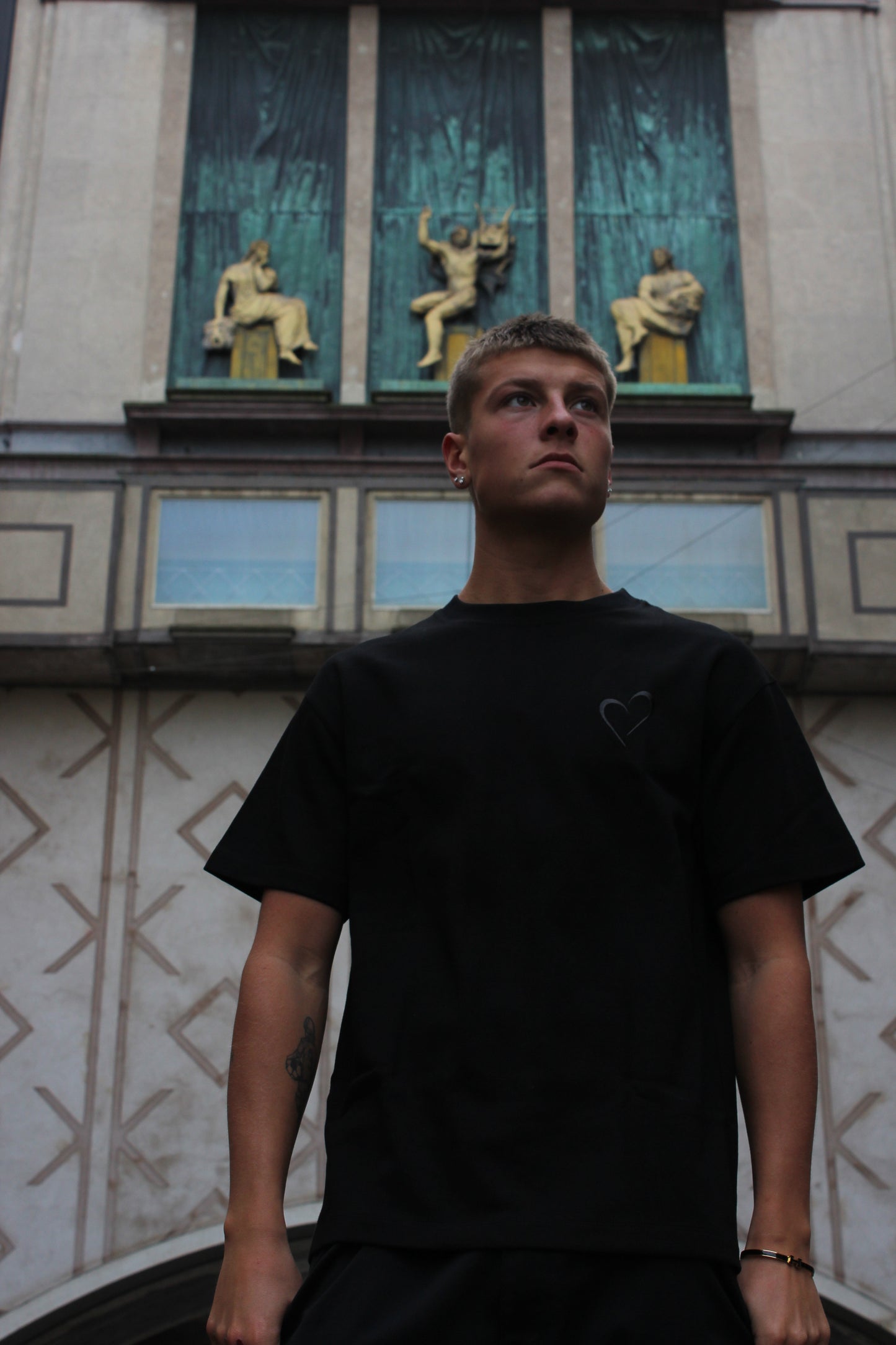 Heavyweight T-Shirt with Grey Heart - Black